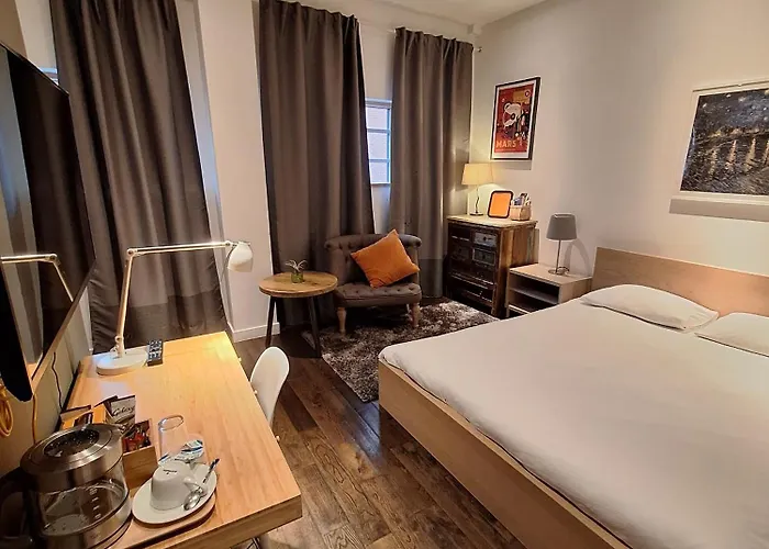 Cool Room In Shared House